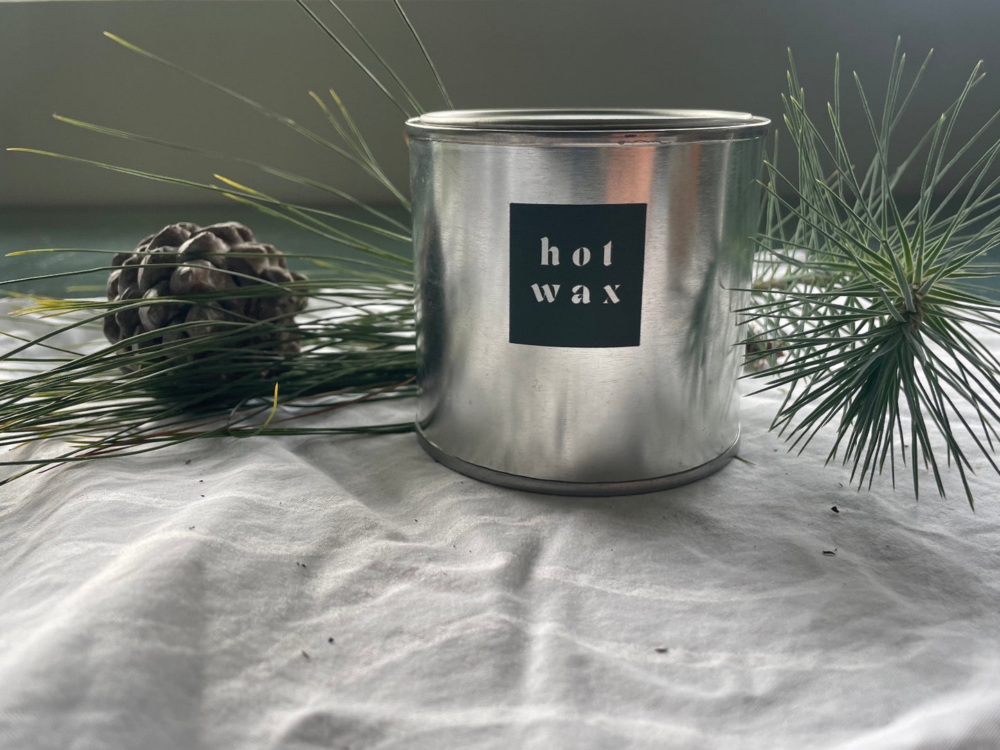 Smoke Pine 01 candle by HOT WAX in steel tin with pine branches and pine cone
